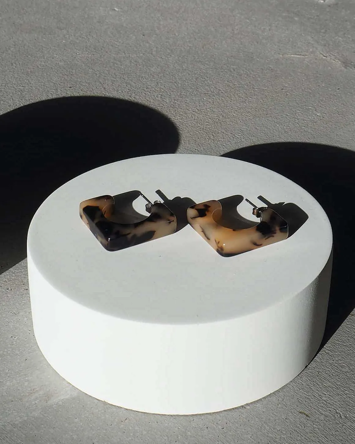 Atlas Hoops Blonde Tortoise