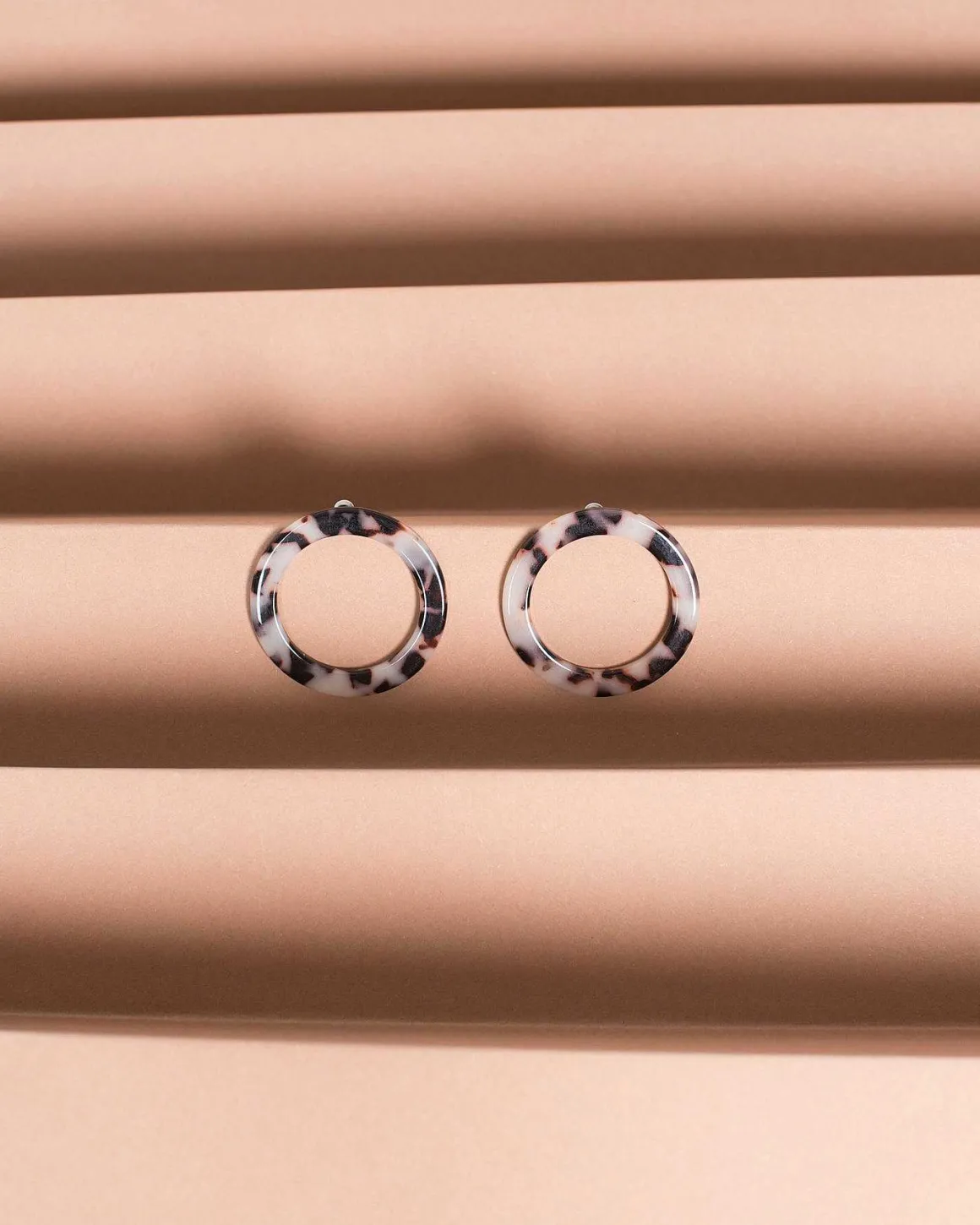 Isla Hoops Ash Blonde Tortoise