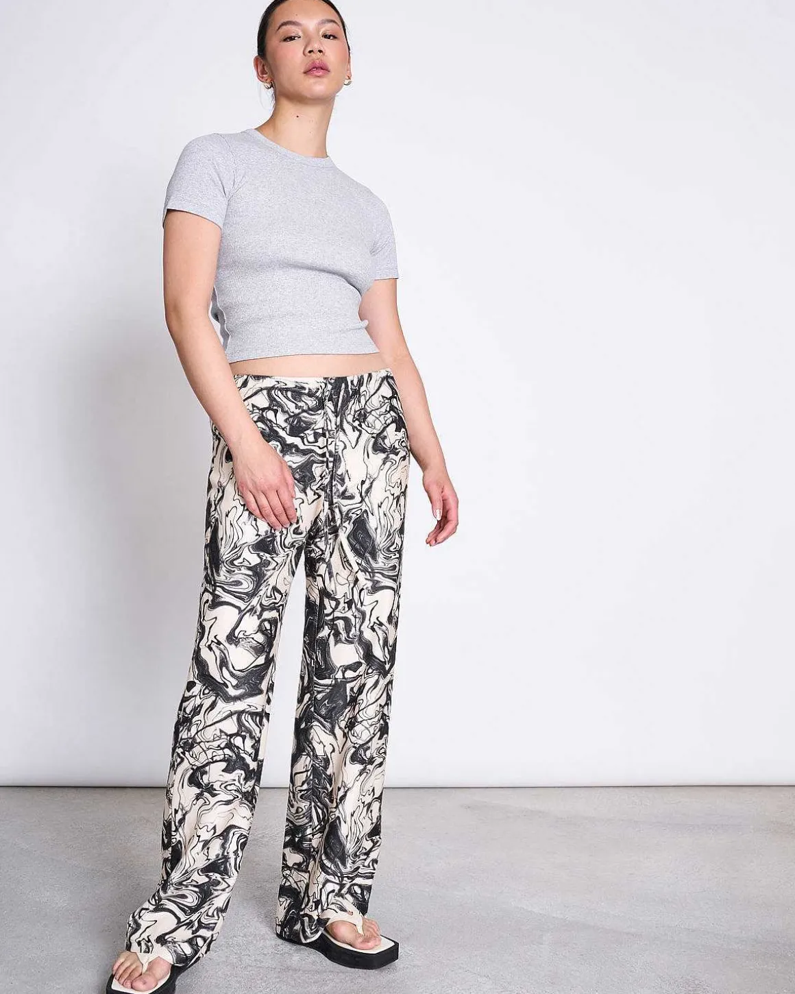 Mid Rise Loose Pants Strath Ink Print