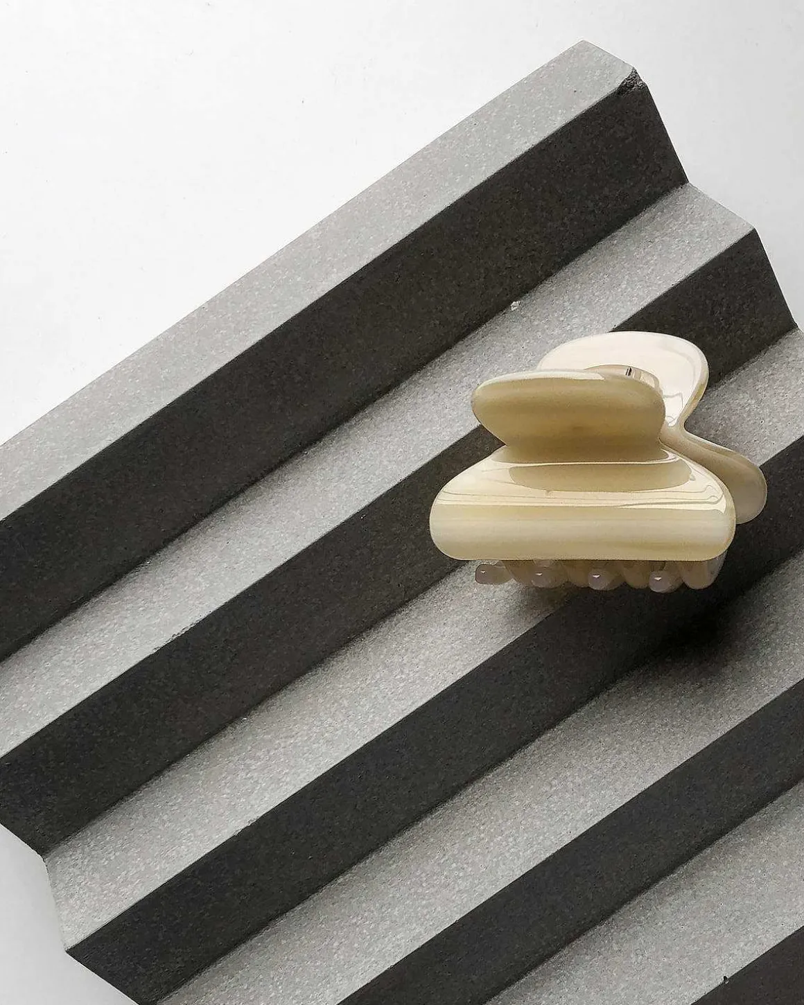 Mini Heirloom Clip Alabaster